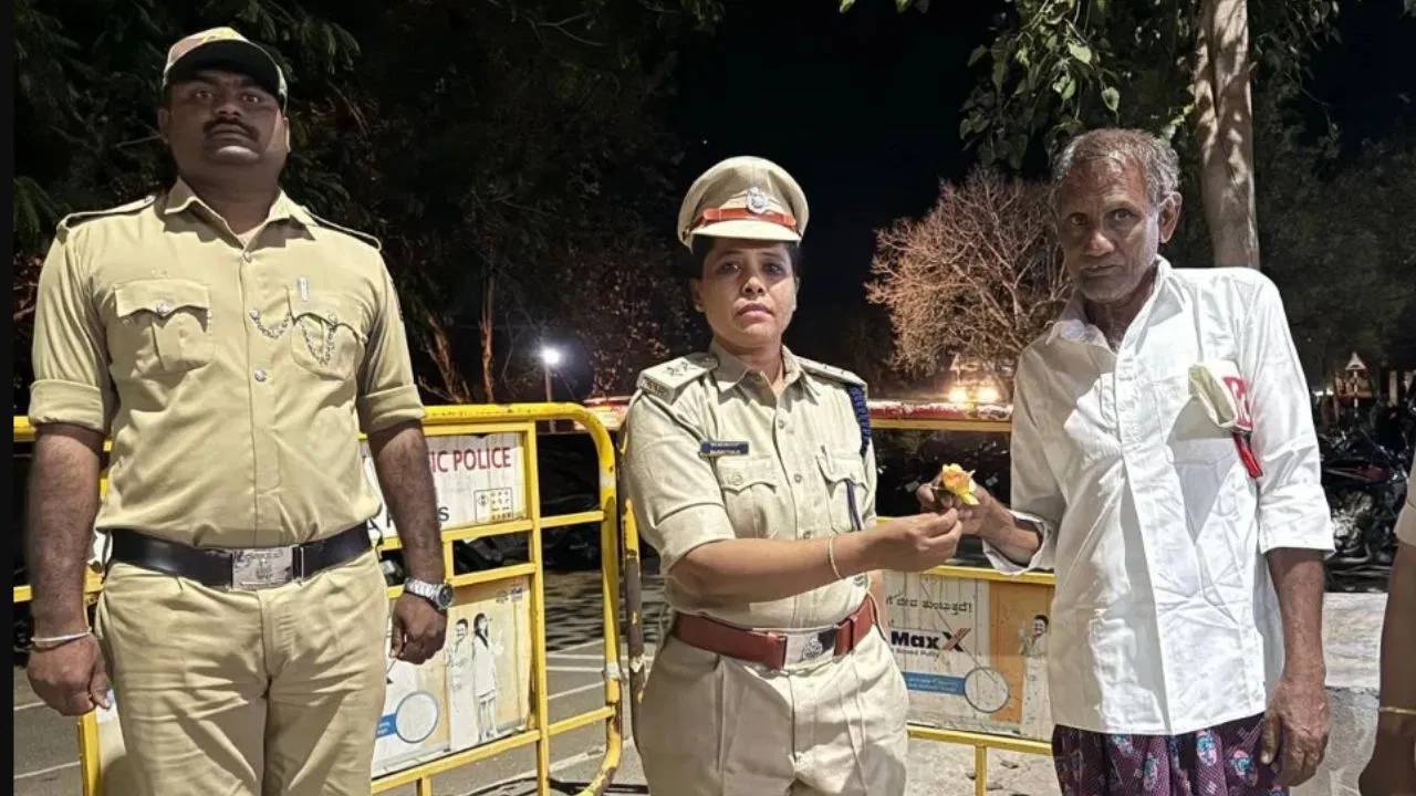 Karnataka jail officials help prisoner